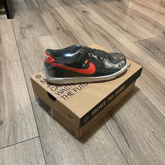 Nike Dunk Low in Dark Green and Bright Orange - Picture 1 of 9